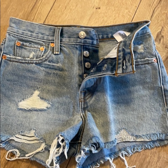 Levi’s High Rise Denim Shorts - Picture 3 of 4
